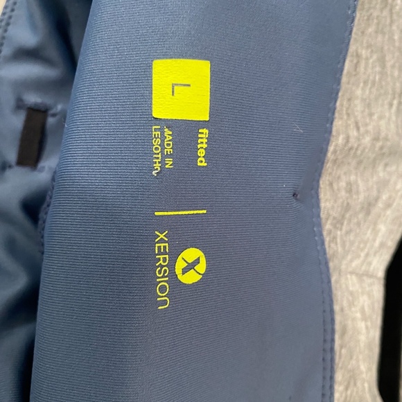 Xersion Women's Fitted Capri Legging Size Large Slate Blue & White Striped - Picture 7 of 7